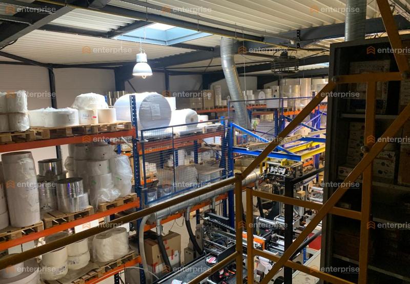 Local d'activité / Entrepôt - 700 m²