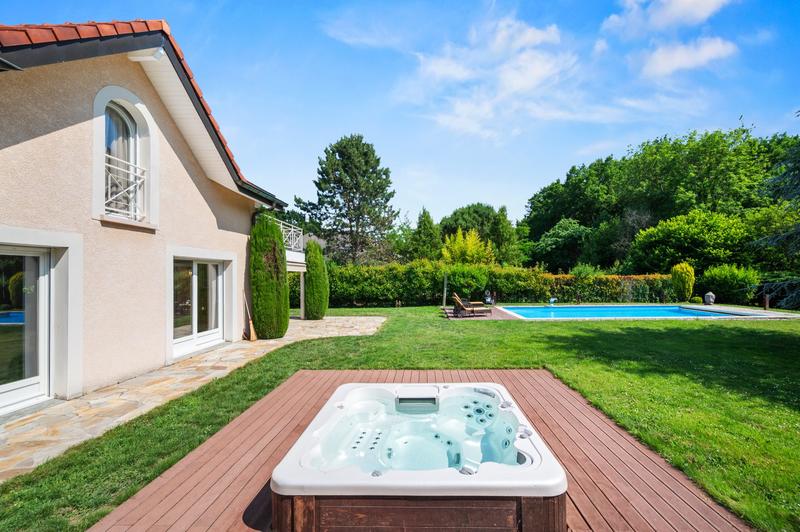 Maison - 220 m² - 7 pièces