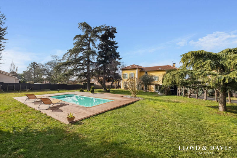 Maison - 280 m² - 9 pièces