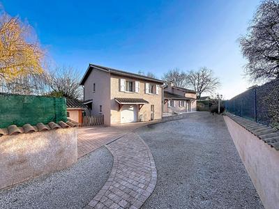 Maison - 182 m² - 7 pièces