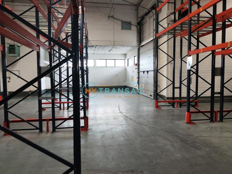 Local d'activité / Entrepôt - 2 440 m²