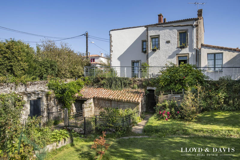 Maison ancienne - 300 m² - 10 pièces