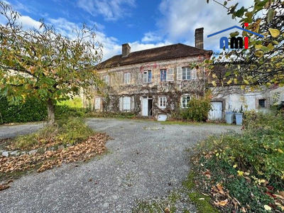 Maison - 215 m² - 9 pièces