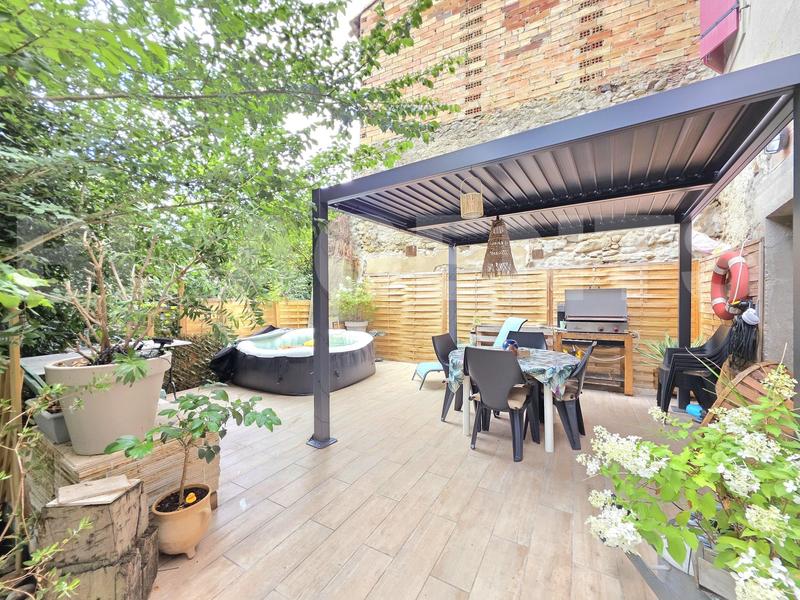 Maison - 300 m² - 8 pièces