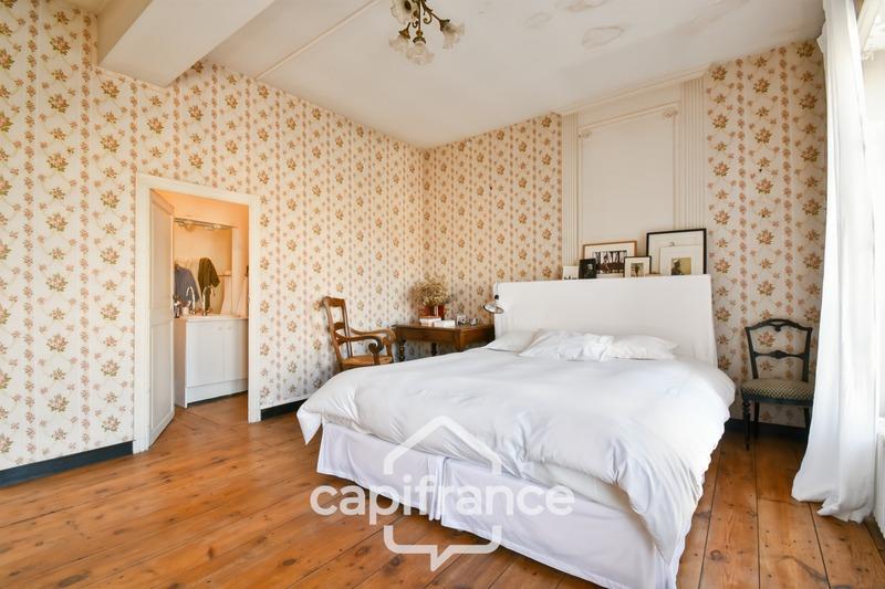 Maison - 325 m² - 12 pièces