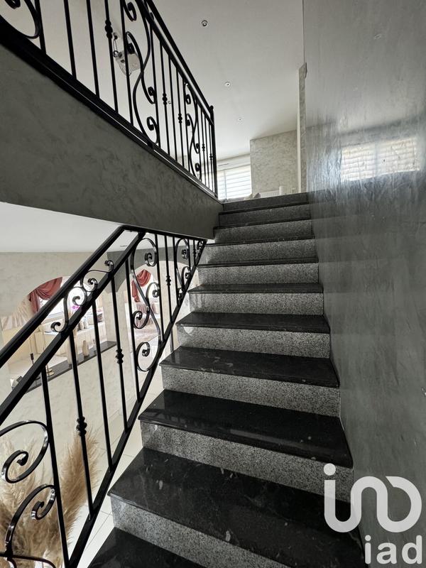 Maison - 212 m² - 8 pièces