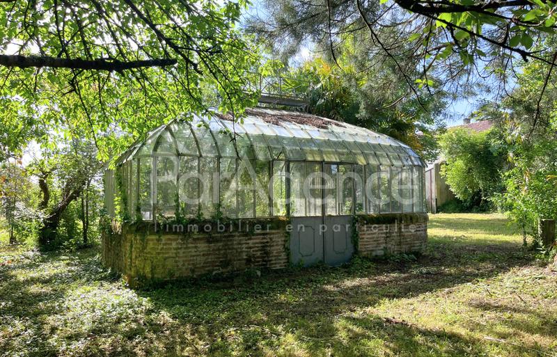 Propriété - 654 m² - 14 pièces