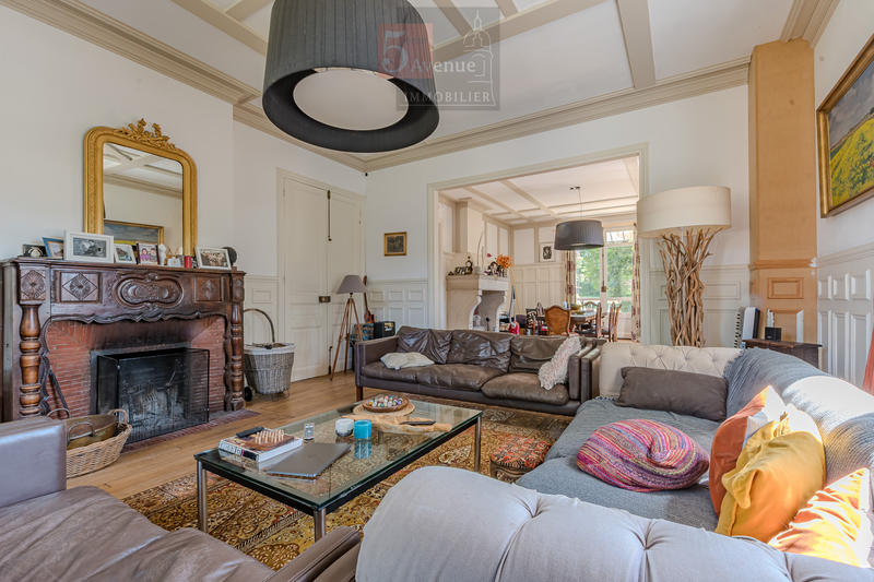 Maison - 300 m² - 9 pièces