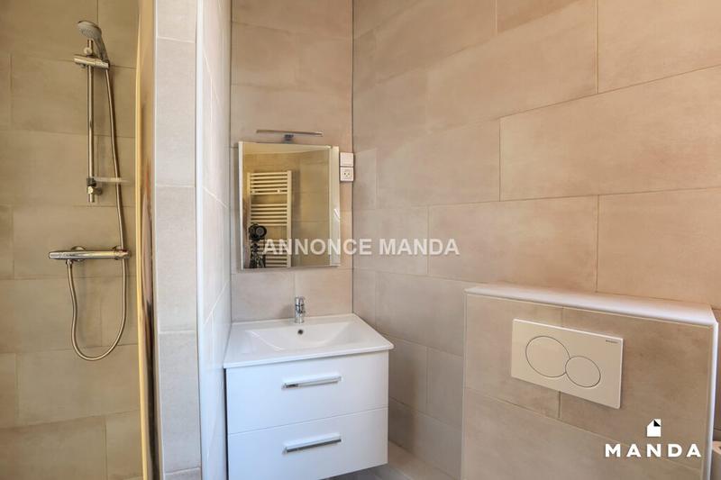 Chambre - 12 m² - 5 pièces