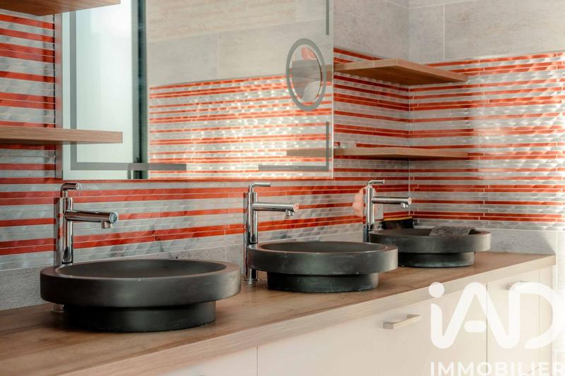 Maison - 395 m² - 12 pièces