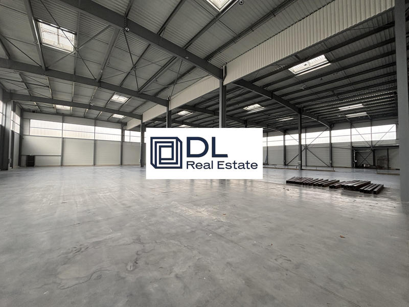 Entrepôt - 3 428 m²