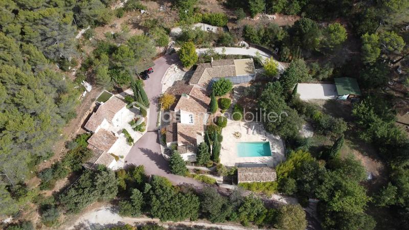 Propriété - 490 m² - 10 pièces