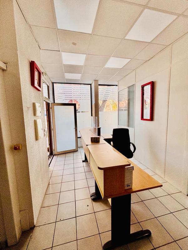 Local commercial - 137 m² - 6 pièces