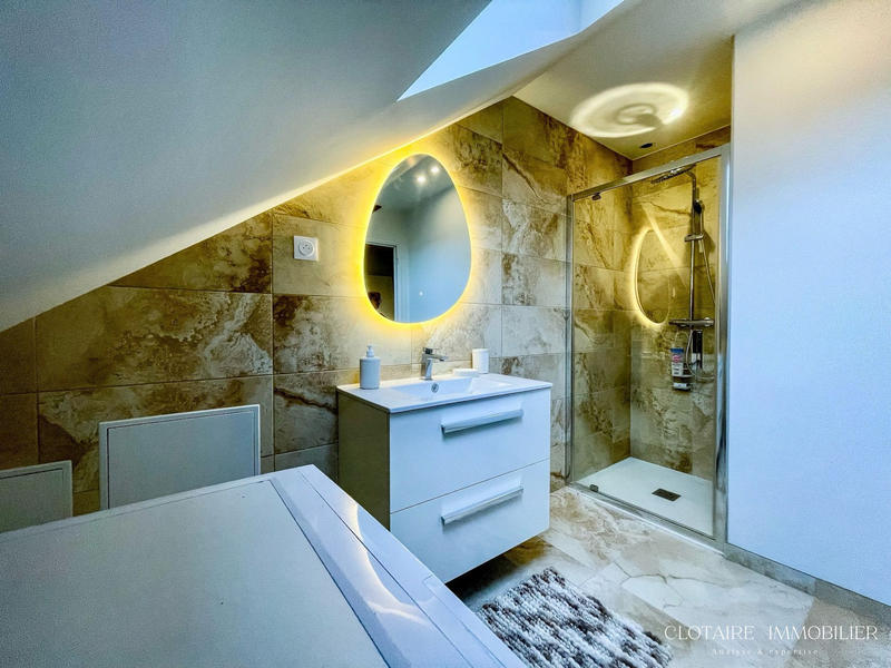 Maison - 181 m² - 9 pièces