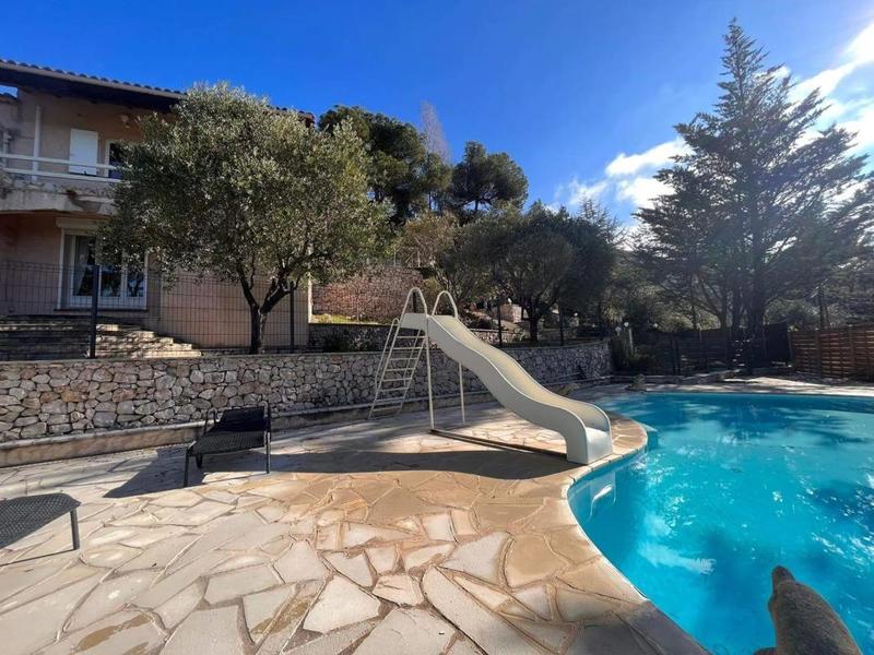 Villa - 241 m² - 7 pièces