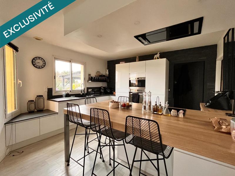 Maison - 220 m² - 6 pièces