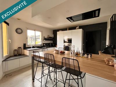 Maison - 220 m² - 6 pièces