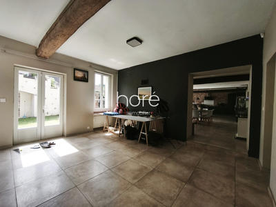 Maison - 255 m² - 8 pièces