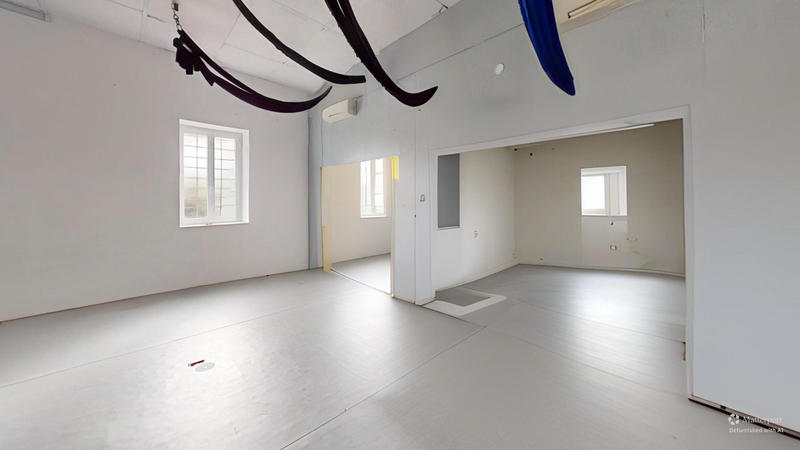 Maison - 400 m² - 6 pièces