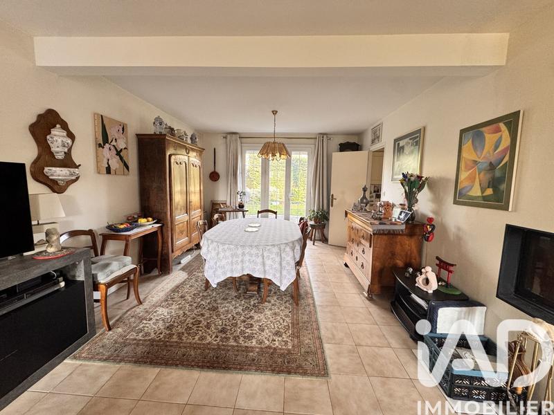 Maison - 180 m² - 9 pièces