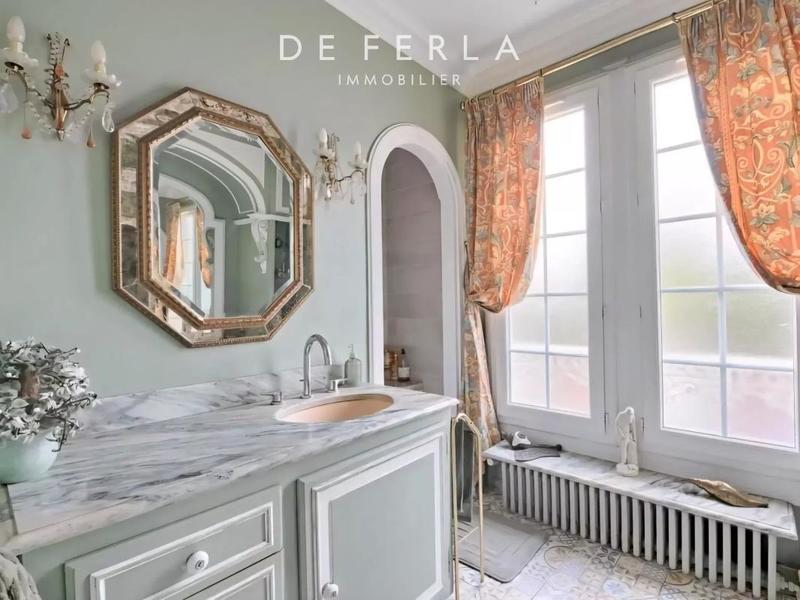 Demeure - 200 m² - 7 pièces