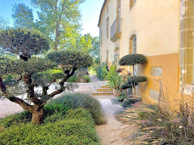 Château - 1 600 m² - 50 pièces