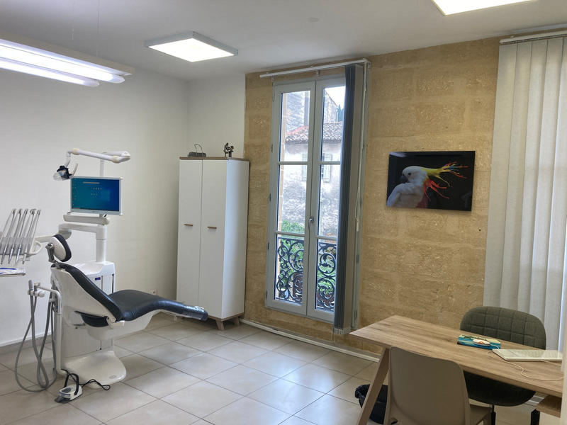 Local commercial - 73 m² - 6 pièces