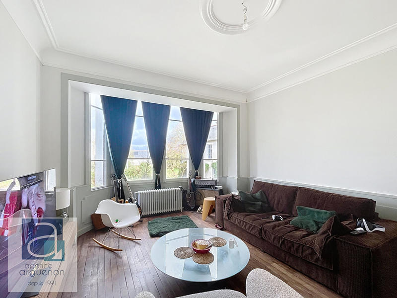 Maison - 220 m² - 7 pièces