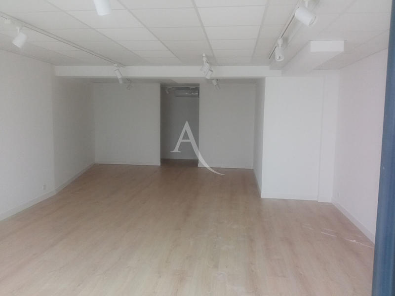 Local commercial - 75 m² - 1 pièce