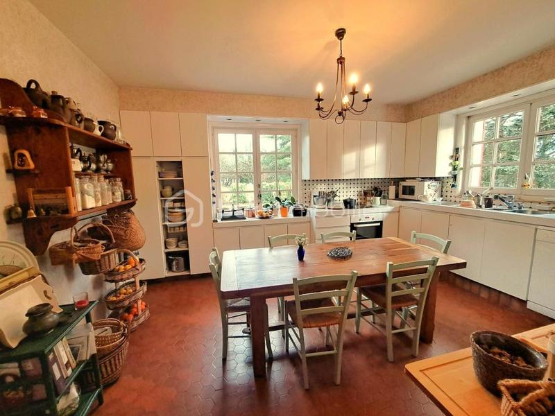 Pavillon - 209 m² - 8 pièces