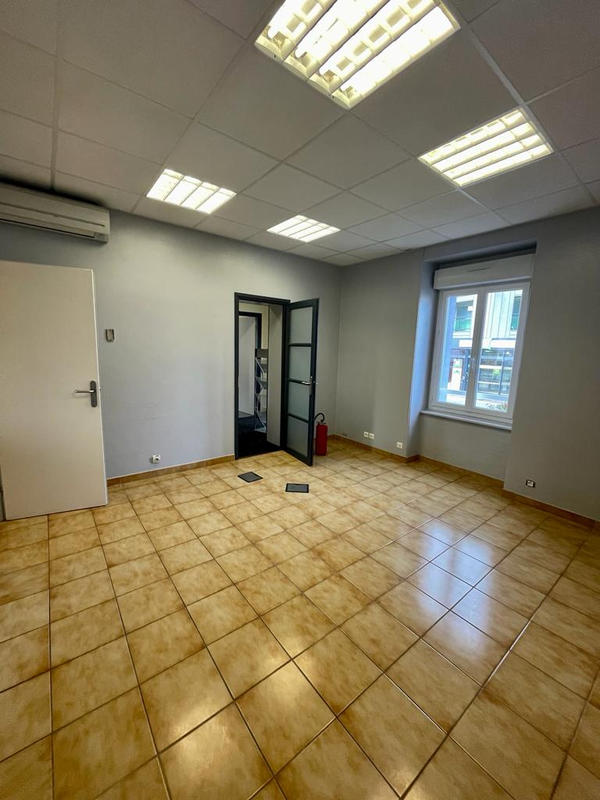 Bureau - 139 m² - 5 pièces