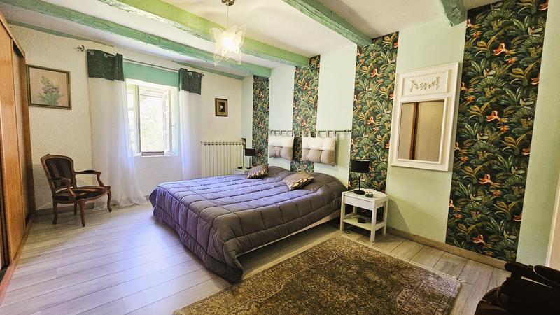 Maison - 286 m² - 9 pièces