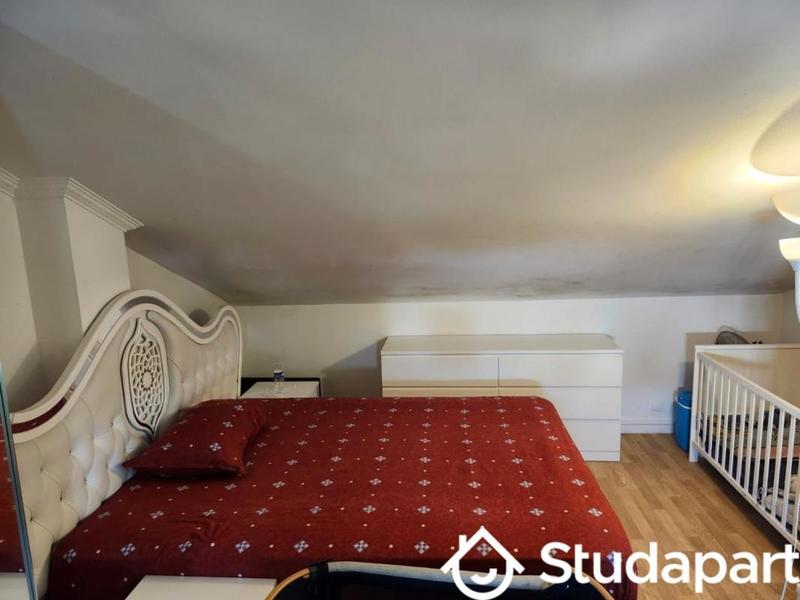 Chambre - 11 m² - 1 pièce