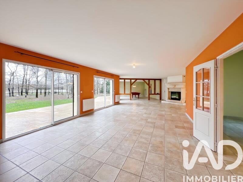 Maison - 239 m² - 8 pièces