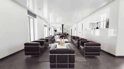 Maison - 1 200 m² - 16 pièces