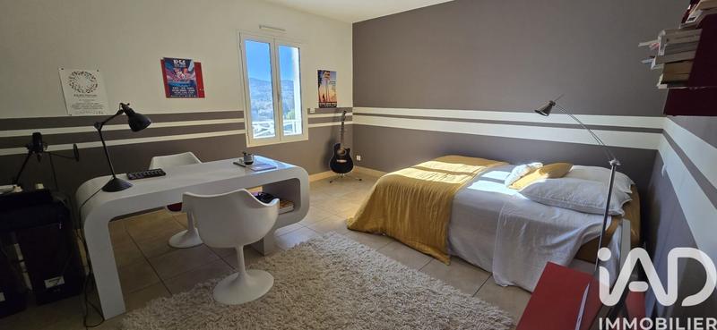 Maison - 280 m² - 9 pièces