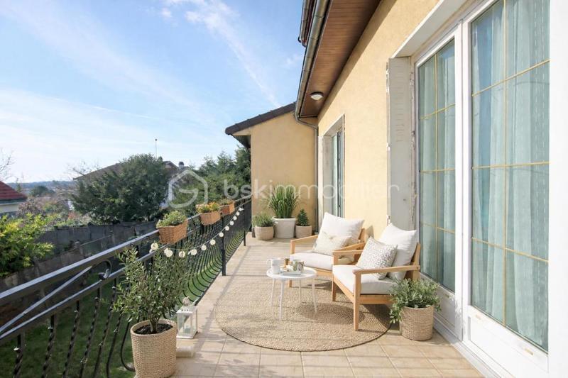 Maison - 219 m² - 8 pièces