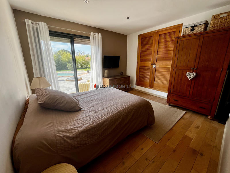 Maison - 210 m² - 5 pièces