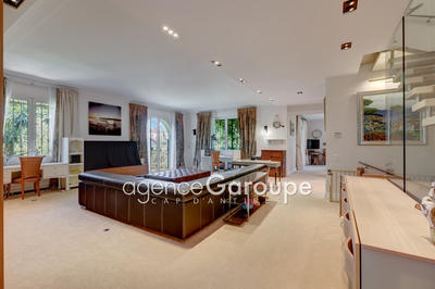 Villa - 247 m² - 7 pièces