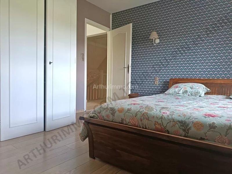 Maison - 220 m² - 6 pièces