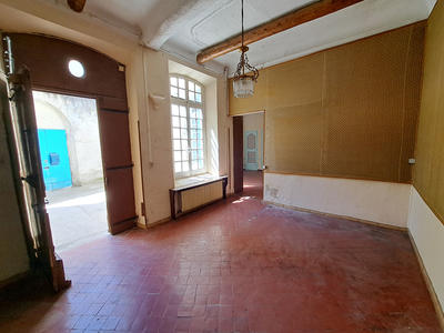 Maison - 221 m² - 8 pièces