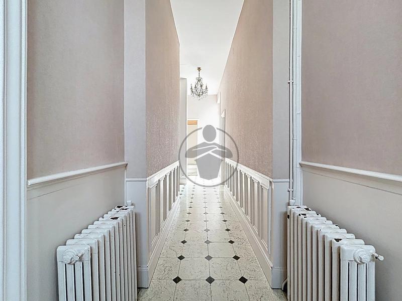 Maison - 199 m² - 6 pièces