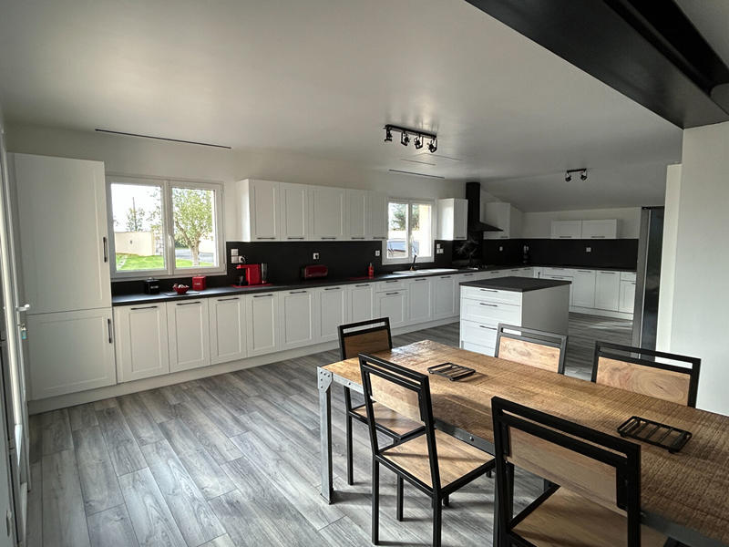 Maison - 234 m² - 7 pièces