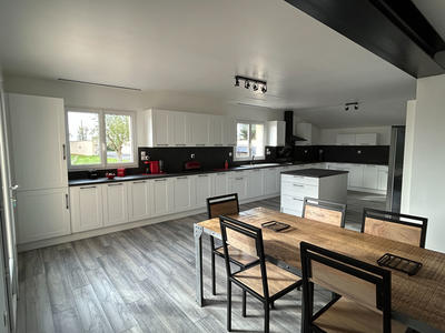 Maison - 234 m² - 7 pièces