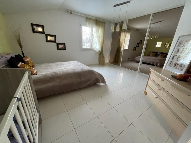 Maison - 383 m² - 8 pièces