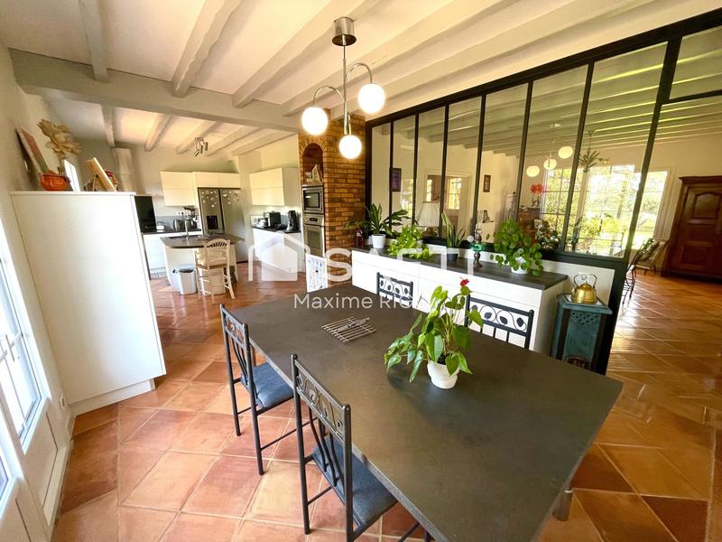 Maison - 230 m² - 10 pièces