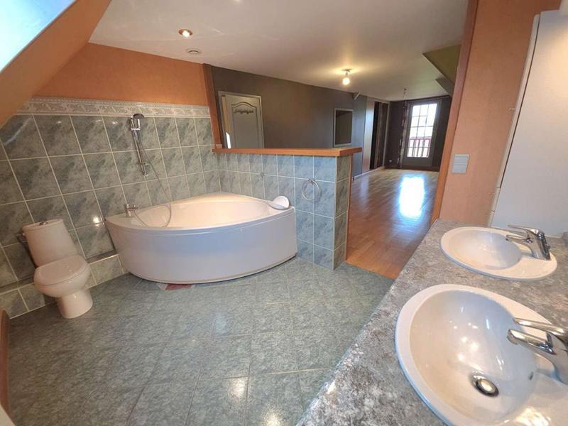 Maison - 204 m² - 9 pièces