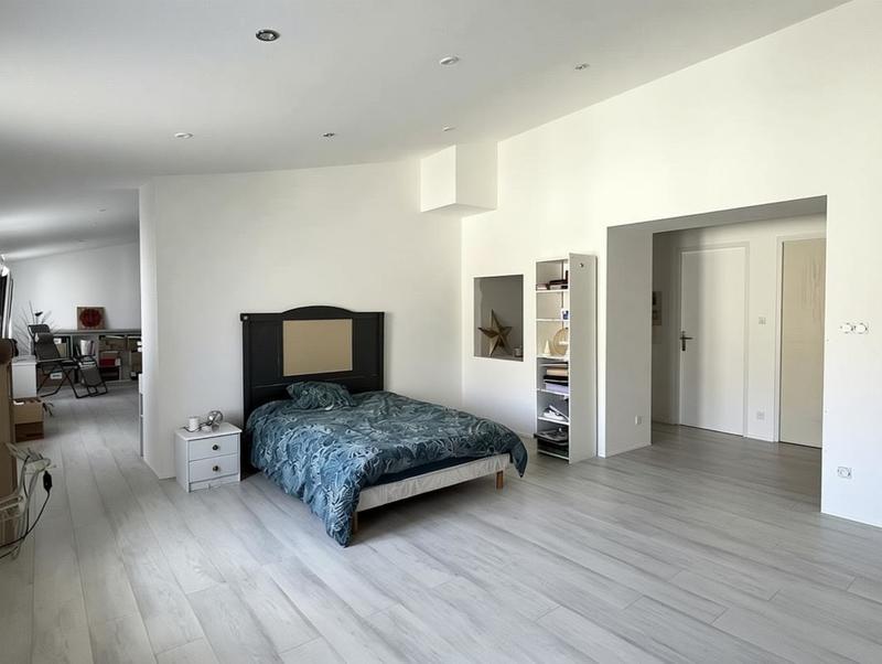 Maison - 345 m² - 11 pièces