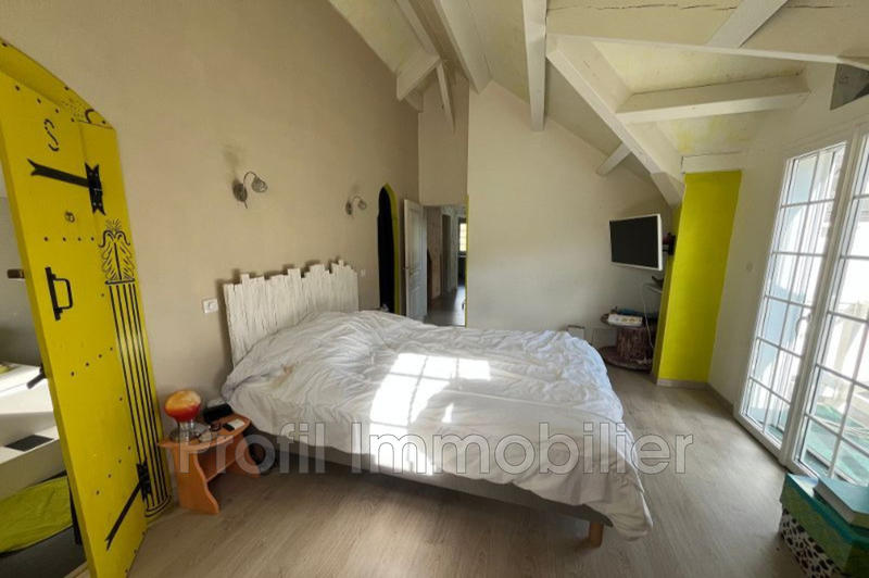 Maison - 235 m² - 8 pièces