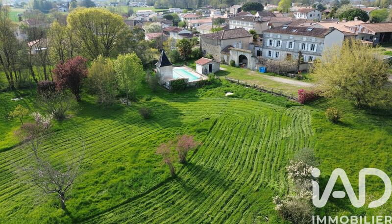 Maison - 260 m² - 8 pièces